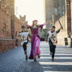 przebrane dzieci podczas zabawy